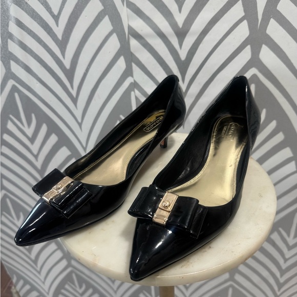 Coach Mandy Black Patent Leather Kitten  Heel Pumps with Gold Accent Bow - Picture 5 of 9